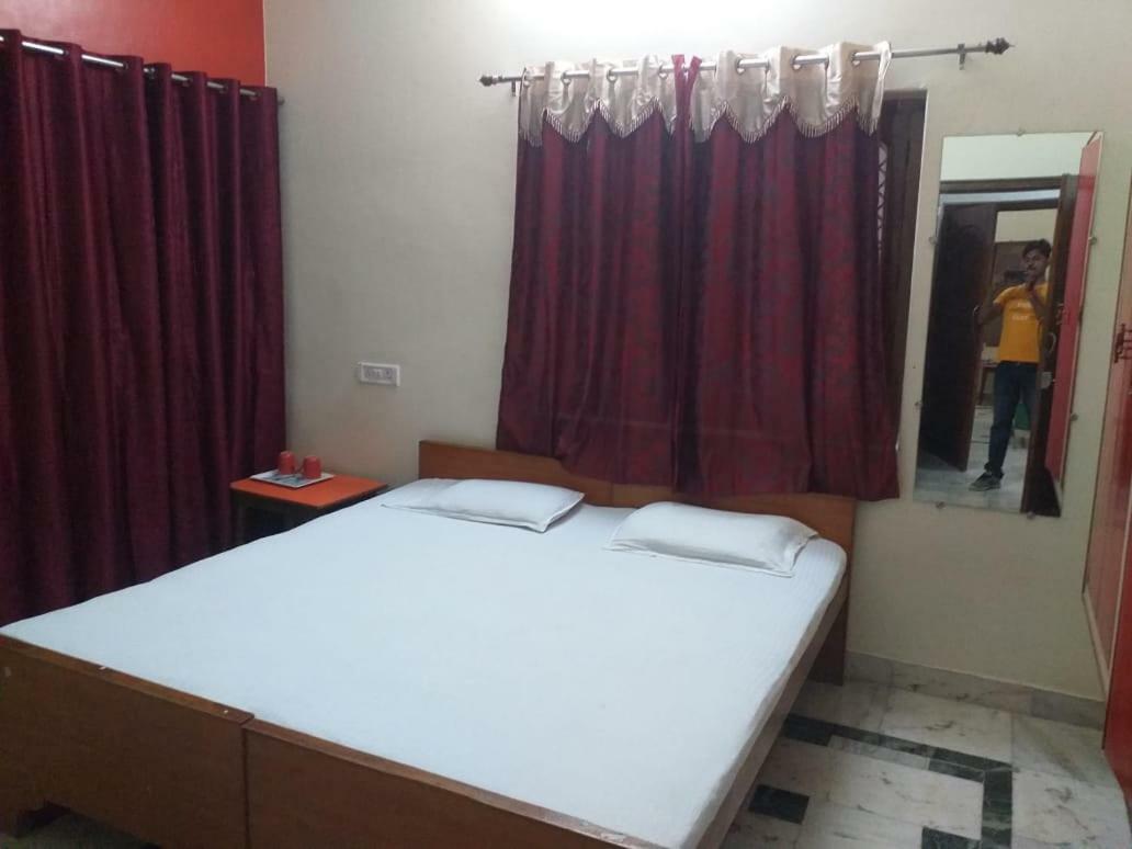 P G On Ganges Varanasi Exterior photo