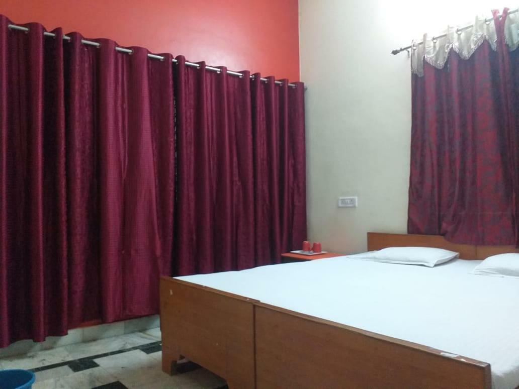 P G On Ganges Varanasi Exterior photo