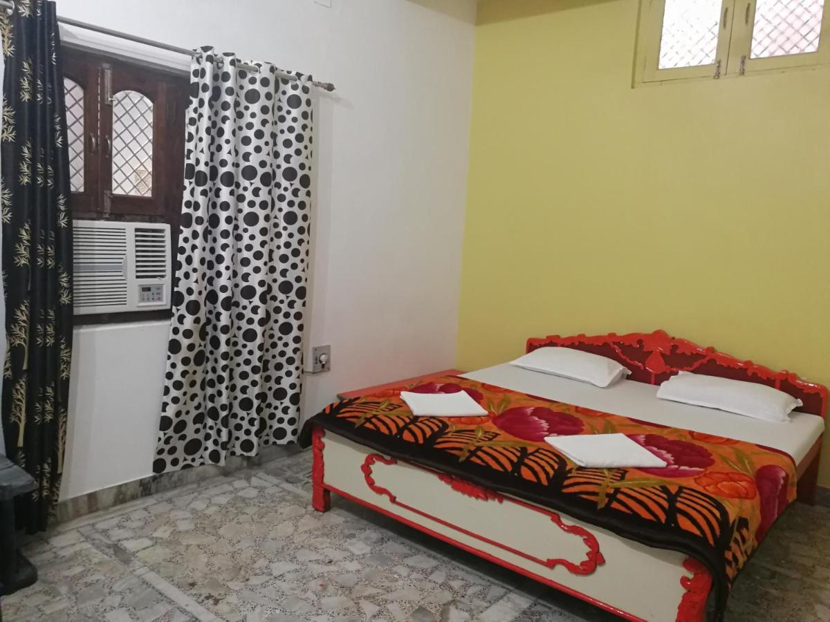 P G On Ganges Varanasi Exterior photo