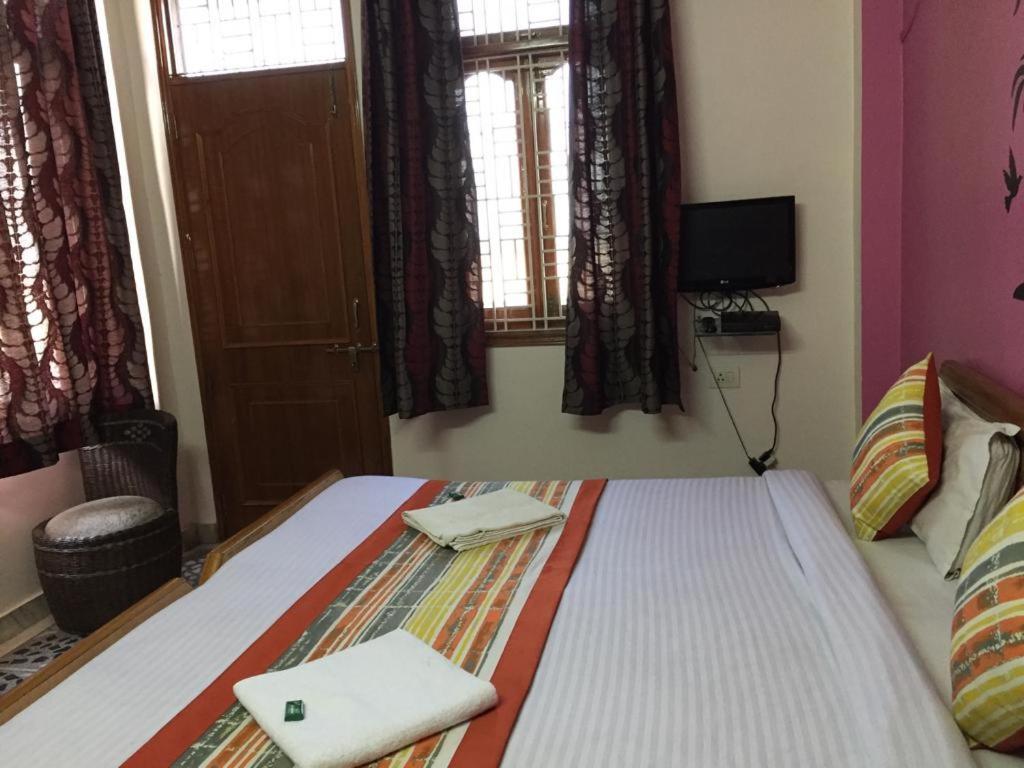 P G On Ganges Varanasi Exterior photo